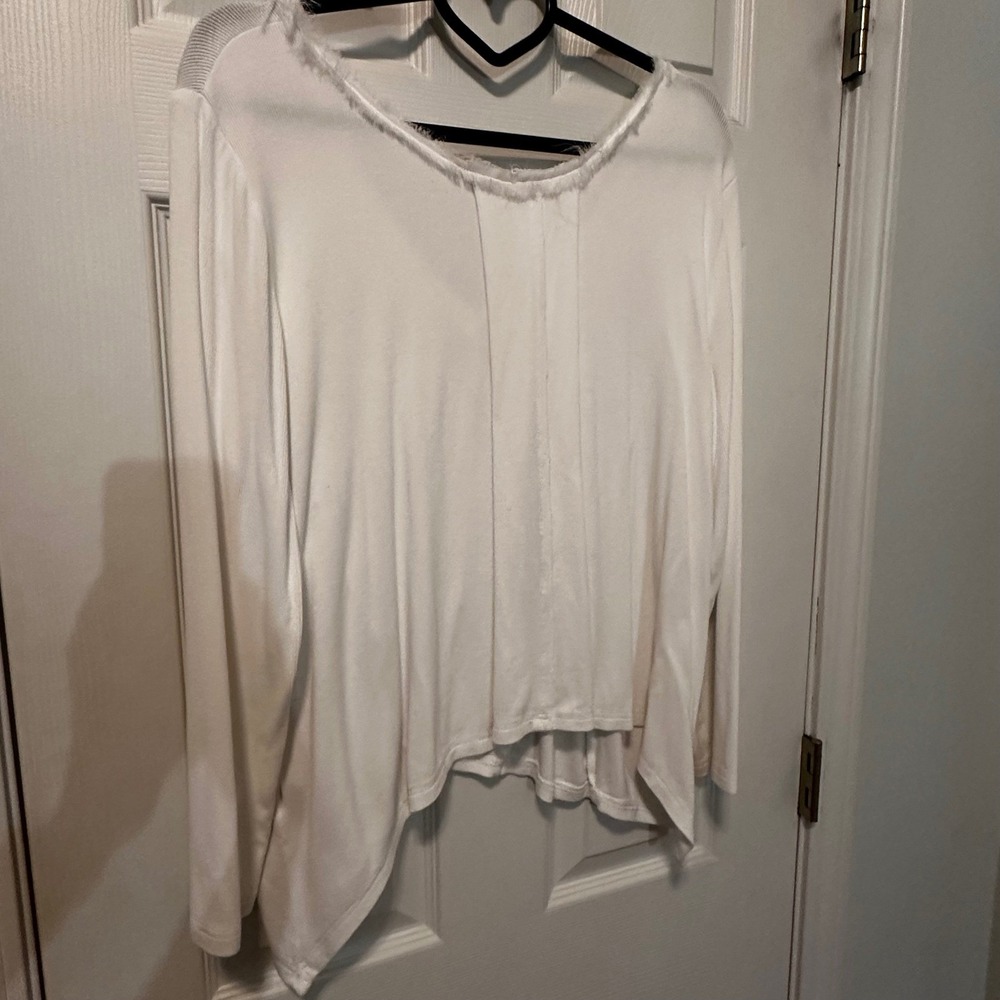POL‎ White Long Sleeve V-Neck Ribbed Top Raw Edge Sharkbite Hem SMT2057 Small - Picture 7 of 8